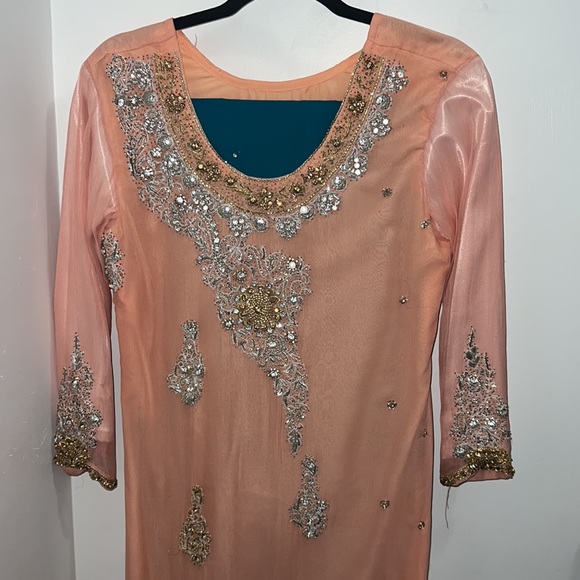 Pakistani Fancy 3pc Shalwaar Kameez - Picture 3 of 9